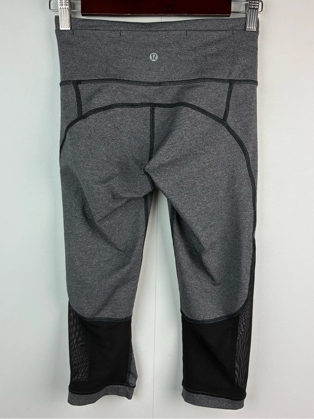 Lululemon women’s Gear Up Cropped 17